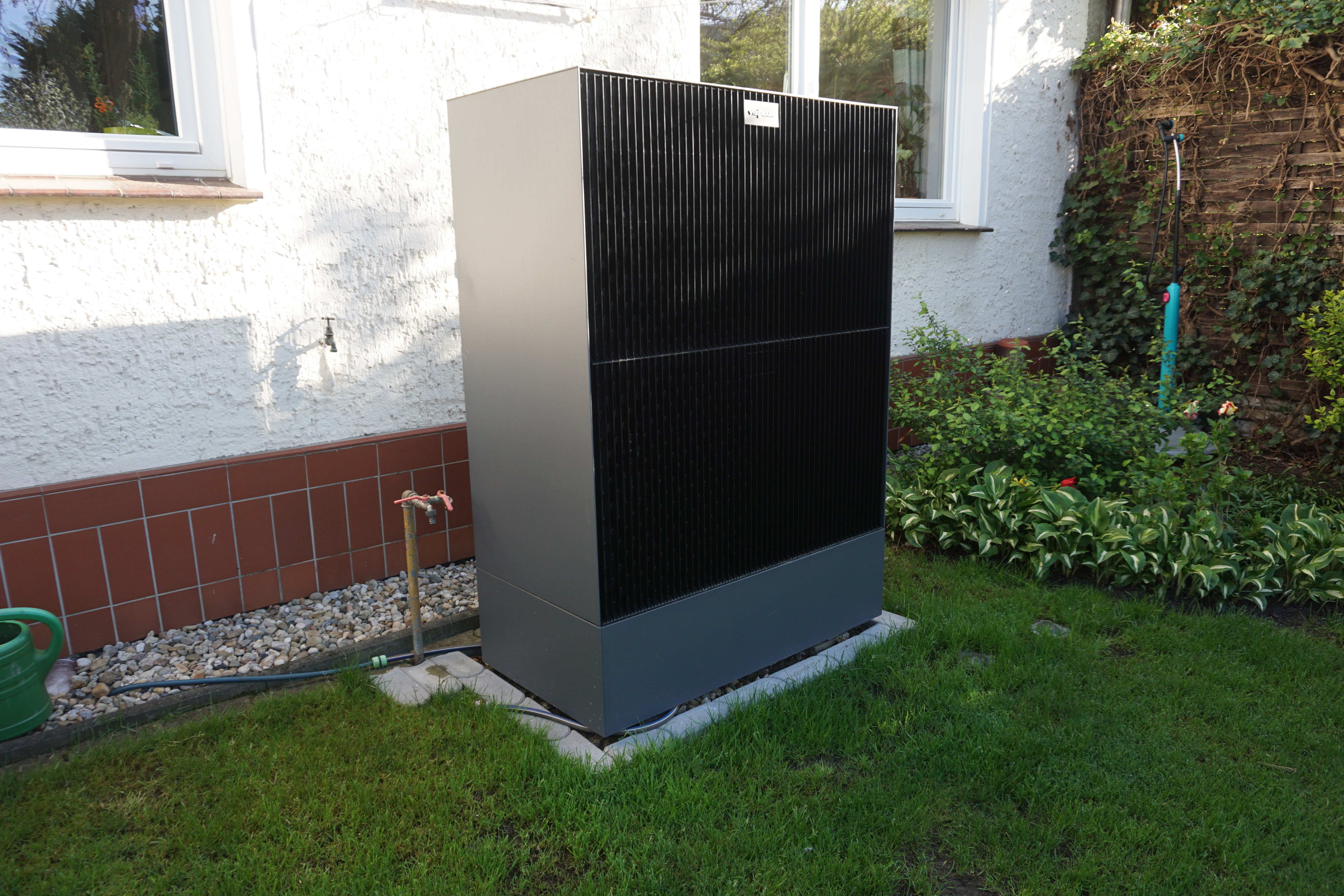 Außeneinheit der Luft-Wasser-Wärmepumpe
