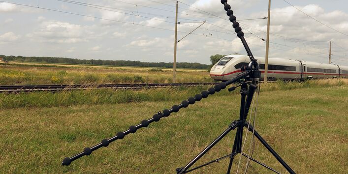 Aufbau einer akustischen Kamera zur Messung eines Omnibusses