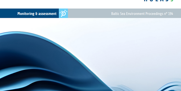 Auf dem Bild wird die Titelseite des HELCOM State of the Baltic Sea 2023 Bericht dargestellt. 