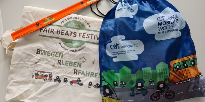 Tragetasche aus Norderstedt, Zugbandbeutel aus Chemnitz, Reflektorband aus Pankow