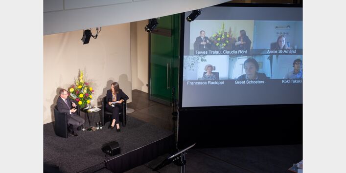 Session B, Tewes Tralau (BfR), Claudia Röhl (State Agency for Social Services, Schleswig-Holstein, Germany), Annie St-Amand (Health Canada, Ottawa), Francesca Racioppi (World Health Organization, WHO), Greet Schoeters (VITO - Flemish Institute for Technological Research NV), Koki Takaki (Organisation for Economic Co-operation and Development, OECD)