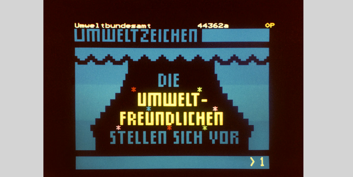 einfache Bildschirmanzeige zeigt einen geöffneten Vorhang und den Schriftzug "Die Umweltfreundlichen stellen sich vor"