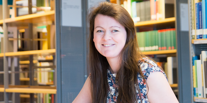 Manuela Metting at the specialist library for the environment at UBA