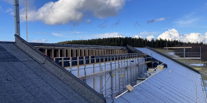 Abgedichtetes Dach mit einem  Ausschnitt für die Messplattform