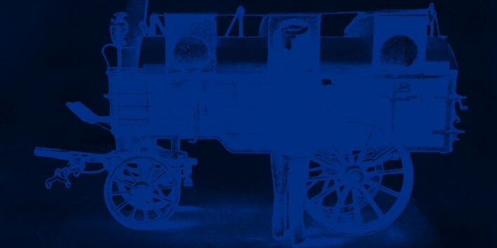 Ein Arbeiter leert einen Runden eimer in ein Transportfahrzeug mit dafür vorgesehenen Öffnungen. 