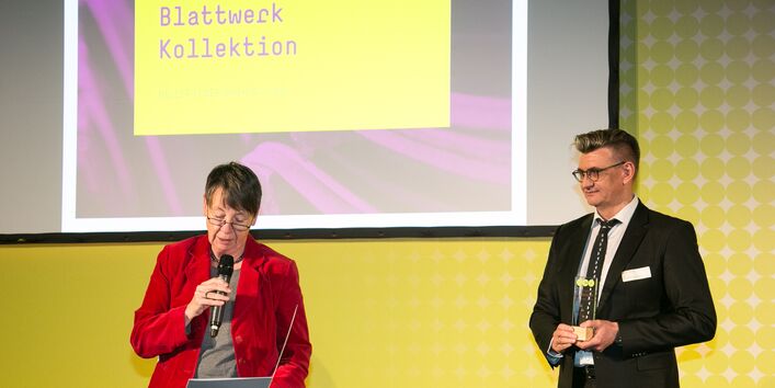 Bundespreis Ecodesign 2014 Dr. Barbara Hendricks verliest die Urkunde für den Preisträger Blattwerk