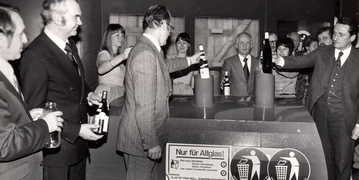 Nur für Altglas: Pressekonferenz der „Aktion saubere Landschaft“ auf der Grünen Woche 1977 in Berlin.