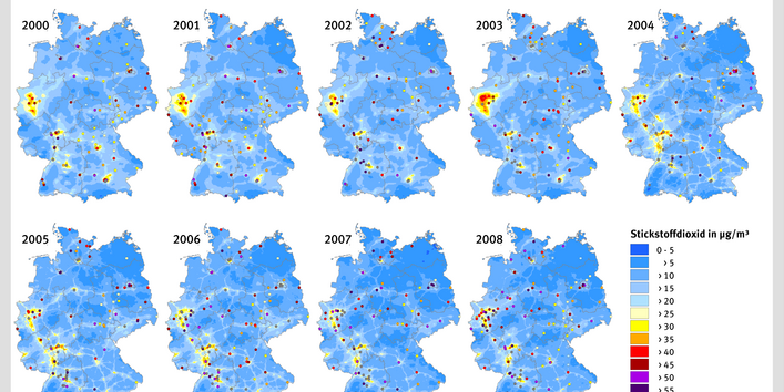 In mehreren Deutschlandkarten sind die Stickstoffdioxid-Jahresmittelwerte von 2000 bis 2008 dargestellt.