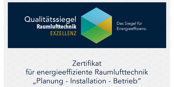 Das Bild zeigt das Zertifikat, das aus einer dunkelblauen Kopfzeile mit Logo und dem Haupttext mit weiteren Angaben zum Projekt besteht. 