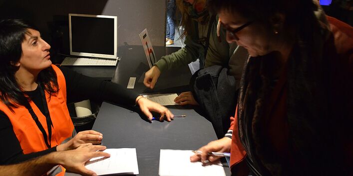 Gäste füllen Formulare aus