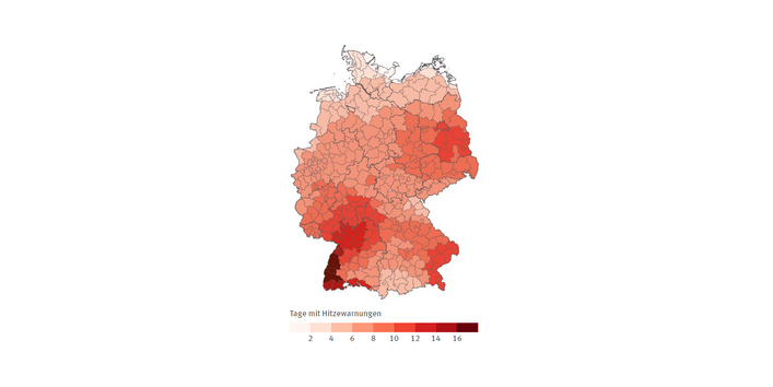 Die Legende umfasst neun Kategorien für die Anzahl der Tage mit Hitzewarnungen im Kreismittel der Jahre 2017 bis 2021. Die Kategorien umfassen jeweils 2 Tage. Das Farbspektrum reicht von Hellrosa für Werte kleiner als 2 bis Dunkelrot für Werte größer als 16.