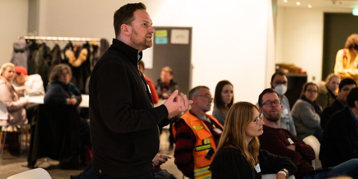 Patrick Daude (Stuttgart) und Teilnehmende