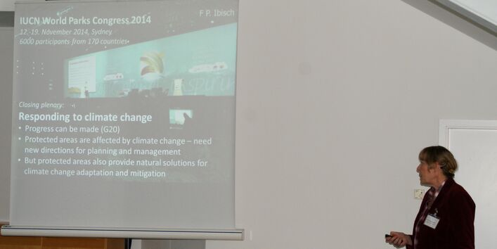 Eine Projektion auf Leinwand zum Thema IUCN World Parks Congress 2014 in Sydney: Responding to climate change