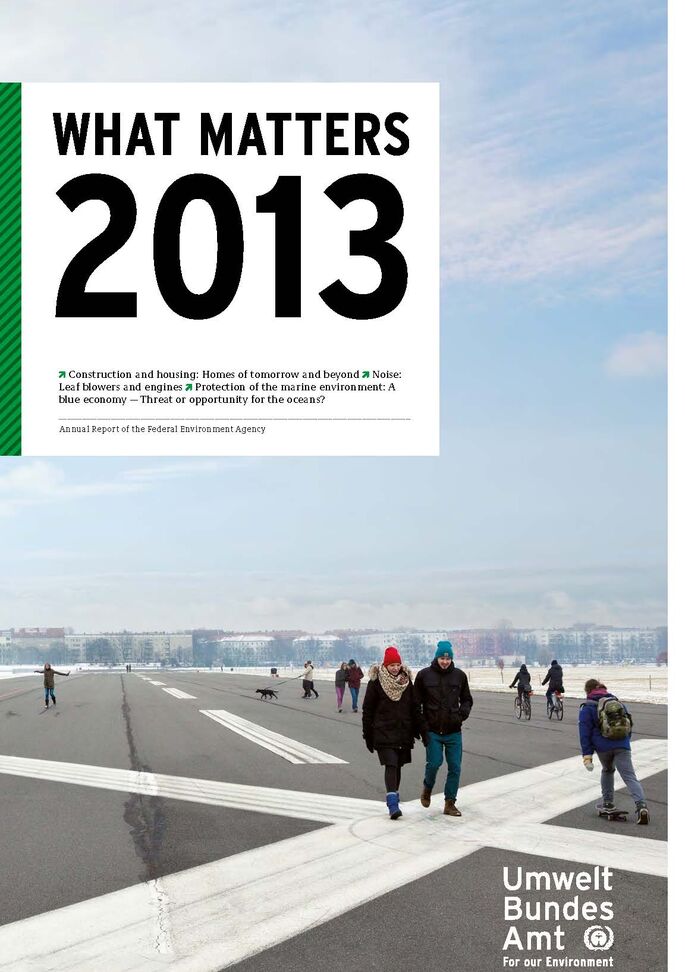 Cover der Publikation What Matters 2013 mit einem Foto von Spaziergängern auf dem Gelände des stillgelegten Flughafens Berlin-Tempelhof