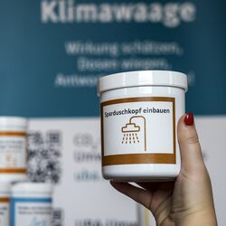 Die Klimawaage samt Dosen ist flexibel einsetzbar.