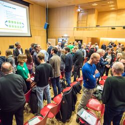 Anhand von Leitfragen interviewten sich die Teilnehmenden in Kleingruppen und lernen sich kennen