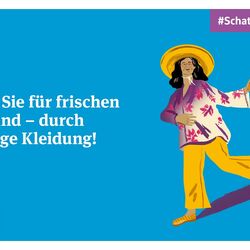 Frau mit Sonnencreme in der Hand