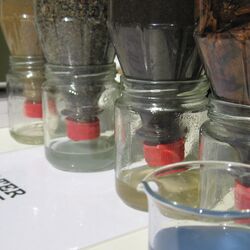 Foto von selbt gebauten Bodenfiltern.