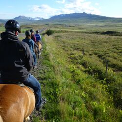 Ausritt nahe Akureyri  mit Blick auf den Fjord Eyafjörður, Island