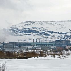 Bild der Norilsk Nickelwerk in Monchegorsk, Russland