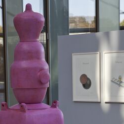 Skulpturen udn Gemälde von Stefan Fahrländer. 