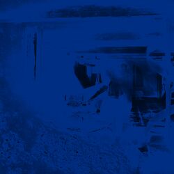 Die fertige Müllwolle wird mit einem Transportband weggeschafft.