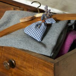 Lavendelsäckchen auf Wollpullover