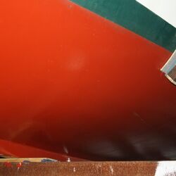 Ein Bootsrumpf ohne Algen