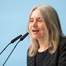 Bettina Rechenberg vom Umweltbundesamt am Rednerpult 