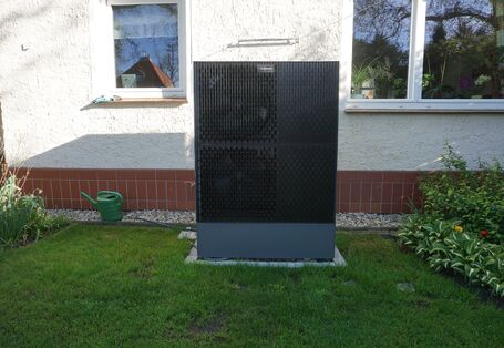 Außeneinheit der Luft-Wasser-Wärmepumpe