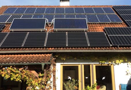 Solarthermie- und PV-Anlagen auf dem Süddach