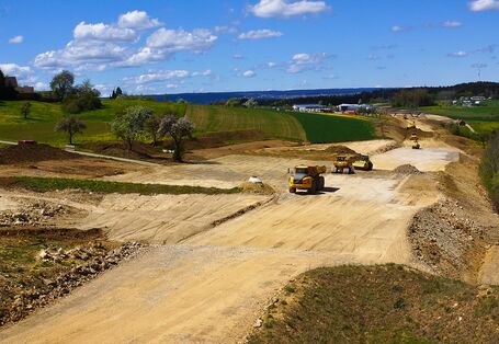 Bauarbeiten zur Anlage einer Straße.