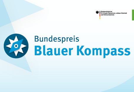 Grafik mit der Aufschrift "Bundespreis Blauer Kompass"