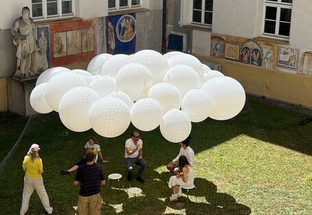 Das Bild zeigt die Nominierung der der Staatlichen Akademie der Bildenden Künste Stuttgart mit dem Projekt „U°CA - Shading Strategies for Urban Microclimate Adaptation“