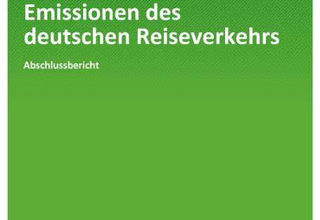 Cover der Publikation TEXTE 141/2020 Klimawirksame Emissionen des deutschen Reiseverkehrs