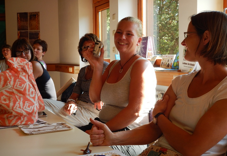 Jede Fachkraft stellt ein/en Gegenstand oder Ergebnis vor, den/das sie in ihrer Einrichtung für die Umsetzung des Themas Boden als hilfreich einschätzt