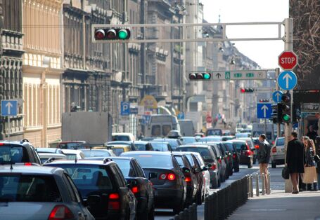 Autostau in der Stadt