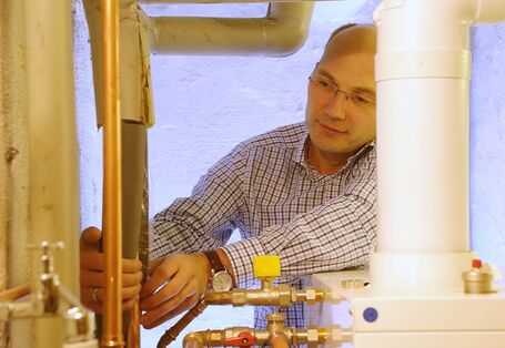Dirk Scharenberg aus dem Ruhrgebiet hat sich einen neuen Heizkessel installiert.
