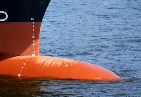 Wulstbug eines Containerschiffes