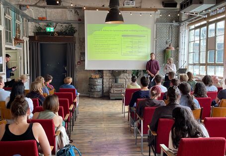 Emily Noack und Thomas Niedermeier stellen die Kernergebnisse vor