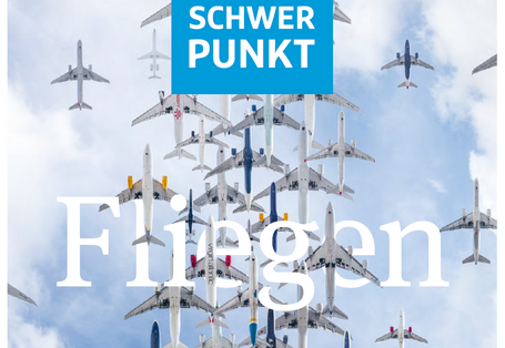 Viele Fllugzeuge von unten aufgenommen.