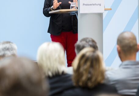 Bundesumweltministerin Svenja Schulze eröffnet die Preisverleihung Blauer Kompass