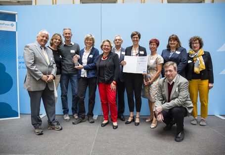 Svenja Schulze ehrt die Gewinner Kategorie 3: Initiativgruppe "Unternehmen engagiert für's Veedel"