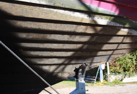 Folkeboot mit erodierender biozidfreier Beschichtung, Ratzeburger See am 10.10.2015