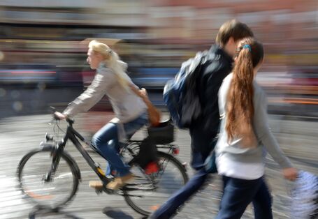 Fußgänger:innen und Radfahrer:innen