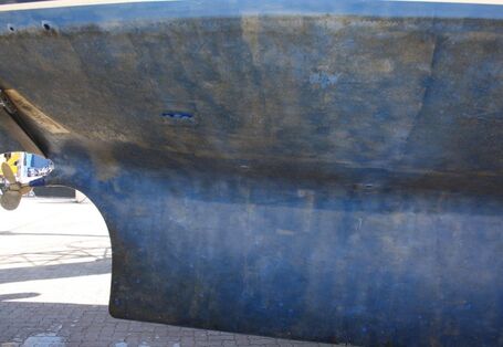 Erstinspektion, Bewuchs an Steuerbord mit vom Biofilm bedecktem Kiel