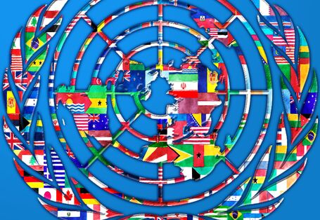 Viele Flaggen in einem UN-Logo