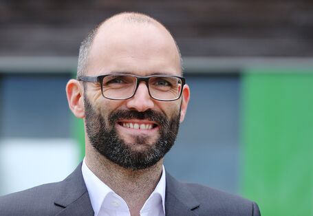 Portraitfoto des neuen Pressesprechers Felix Poetschke