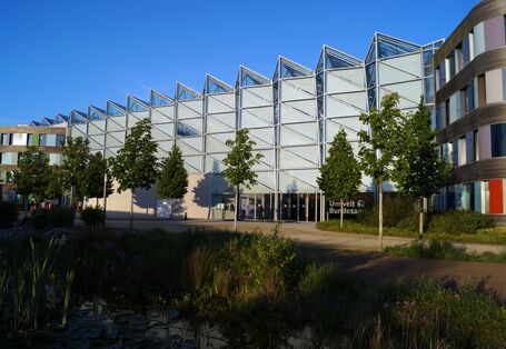 UBA-Gebäude mit Holz- und Glasfassade
