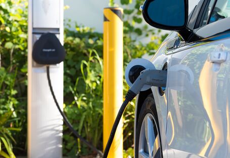 E-Auto an der Ladesäule